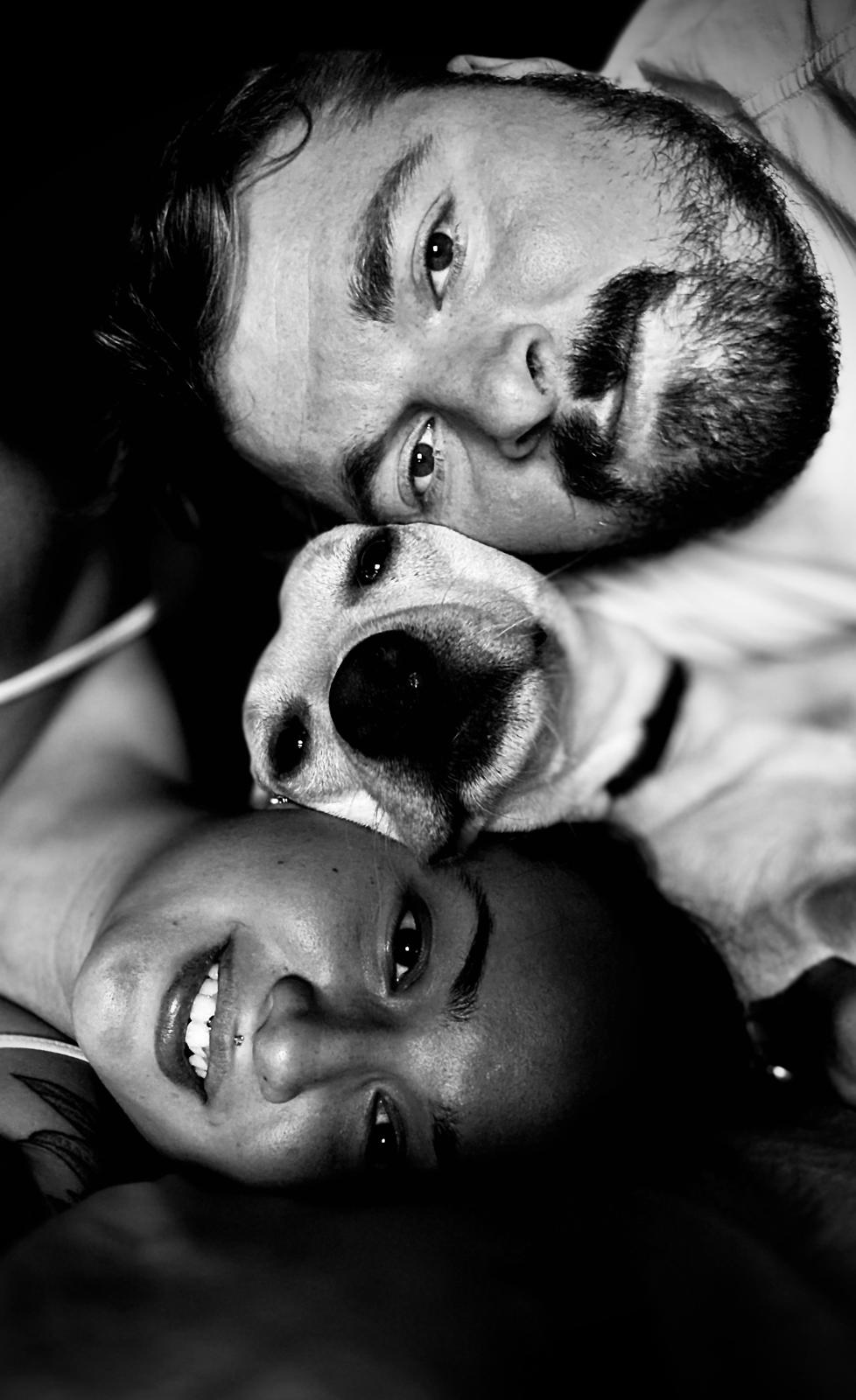 Davis, Djulya e il loro cane